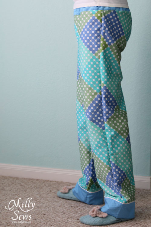 pajama pants pattern via thesewingloftblog.com