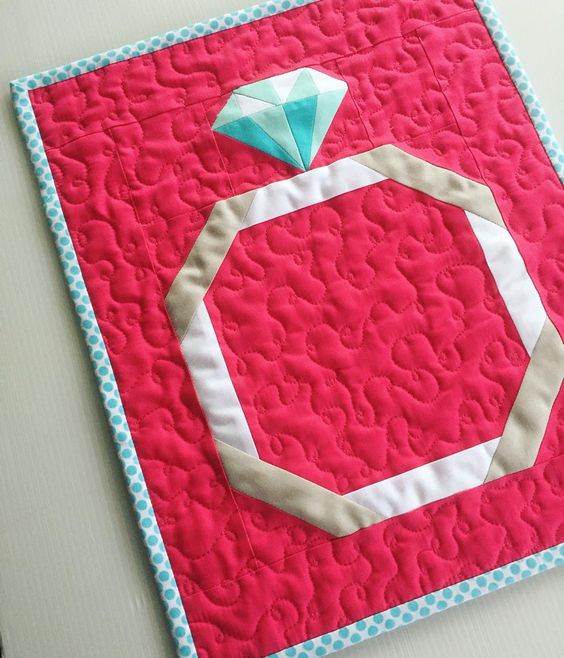 Such an amazing line up of free mini quilt patterns. The list of photos make it easy to find the perfect one. 