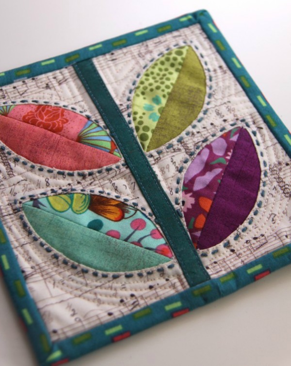 Are you on the hunt for quilt inspiration? Look no further because this is an awesome line up of free mini quilt patterns, complete with pictures. 